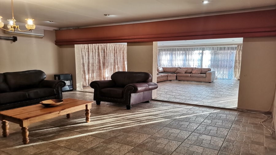 5 Bedroom Property for Sale in Miederpark North West